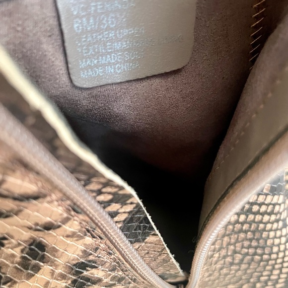 Vince Camuto snakeskin boots size 6 - Picture 4 of 6